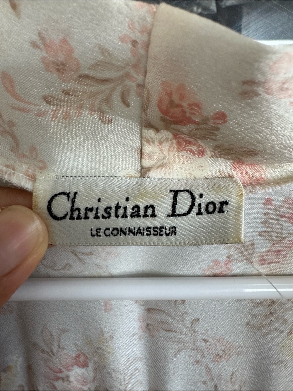 vintage Christian Dior "Le Connaisseur" satin soft floral pattern robe - Picture 8 of 10